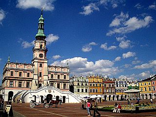 http://geografia_liceum.republika.pl/unesco/zamosc.jpg